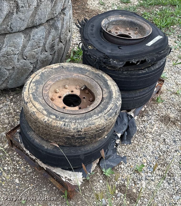 image for item DY8308 (5) Goodyear Flight tires and wheels