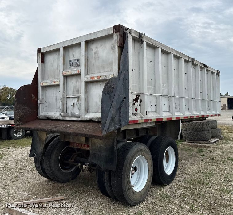 image for item DY8309 1975 Schien end dump trailer