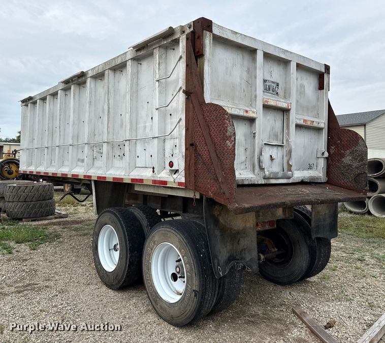 image for item DY8309 1975 Schien end dump trailer