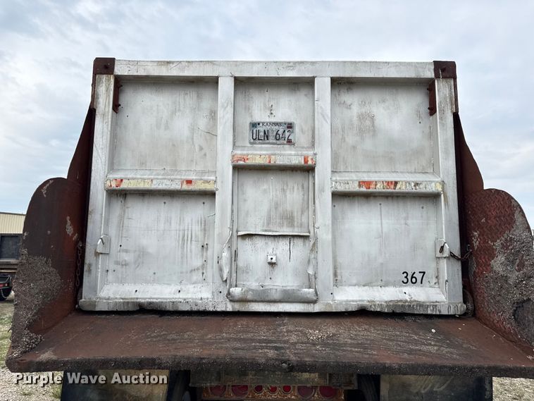 image for item DY8309 1975 Schien end dump trailer