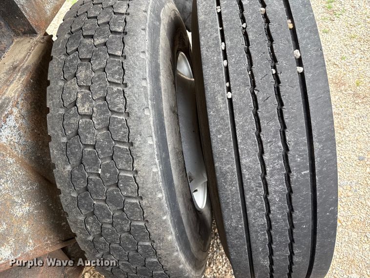 image for item DY8309 1975 Schien end dump trailer