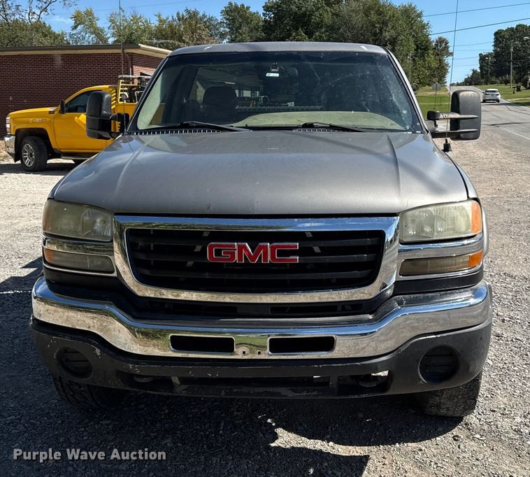 image for item DY8315 2003 GMC Sierra 2500HD pickup truck