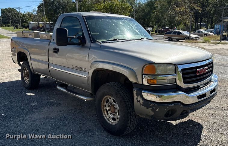 image for item DY8315 2003 GMC Sierra 2500HD pickup truck