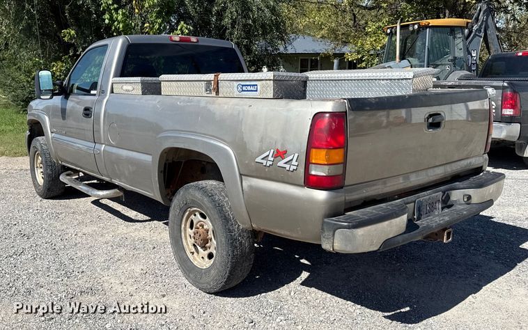 image for item DY8315 2003 GMC Sierra 2500HD pickup truck
