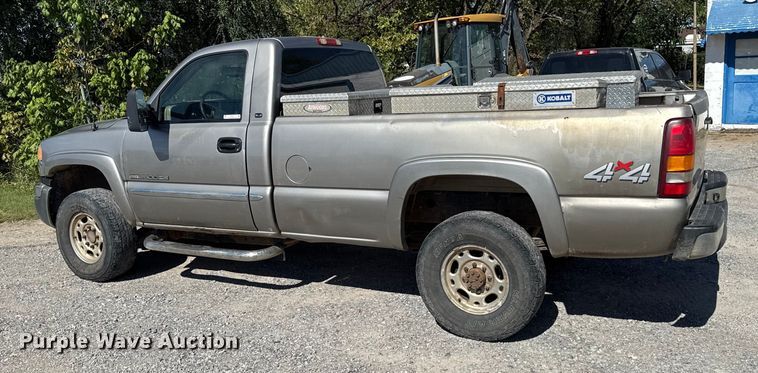 image for item DY8315 2003 GMC Sierra 2500HD pickup truck