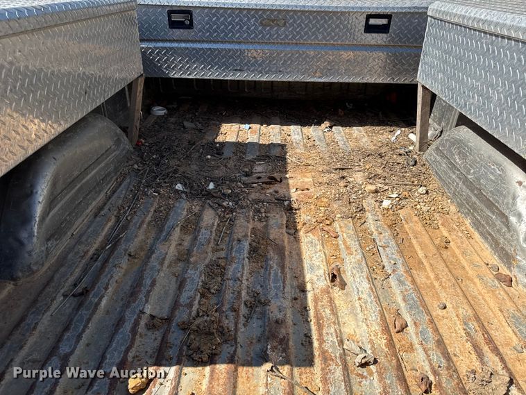 image for item DY8315 2003 GMC Sierra 2500HD pickup truck