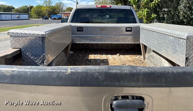 image for item DY8315 2003 GMC Sierra 2500HD pickup truck