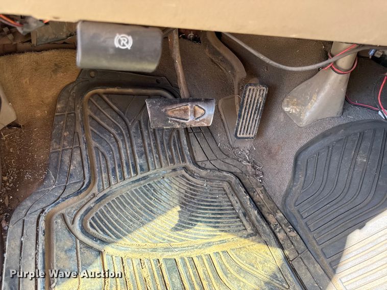 image for item DY8315 2003 GMC Sierra 2500HD pickup truck