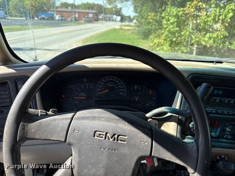 image for item DY8315 2003 GMC Sierra 2500HD pickup truck