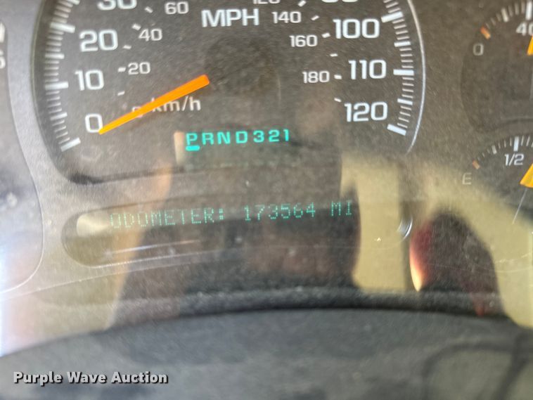 image for item DY8315 2003 GMC Sierra 2500HD pickup truck