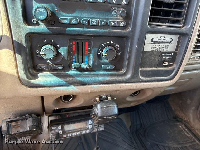 image for item DY8315 2003 GMC Sierra 2500HD pickup truck