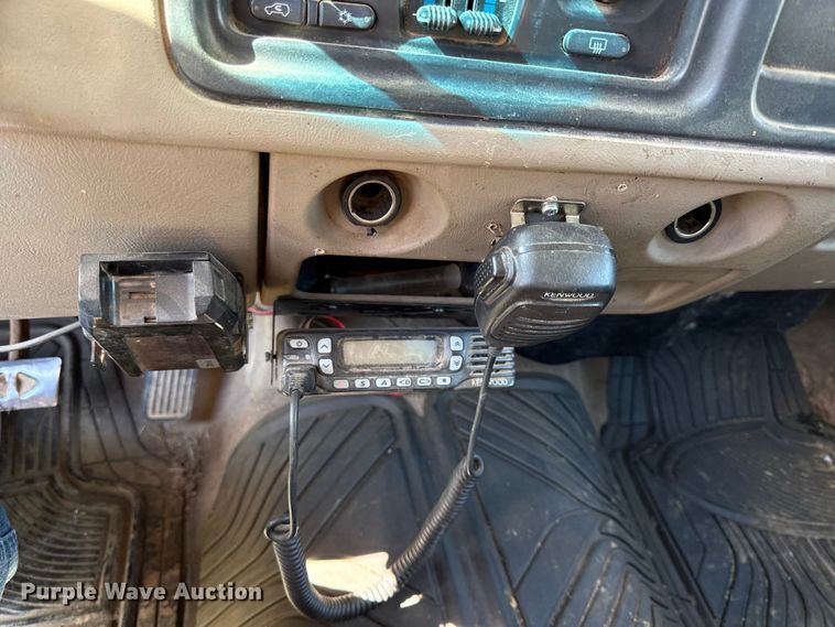 image for item DY8315 2003 GMC Sierra 2500HD pickup truck