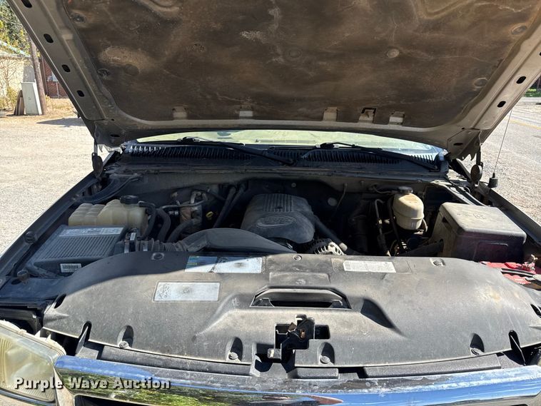 image for item DY8315 2003 GMC Sierra 2500HD pickup truck