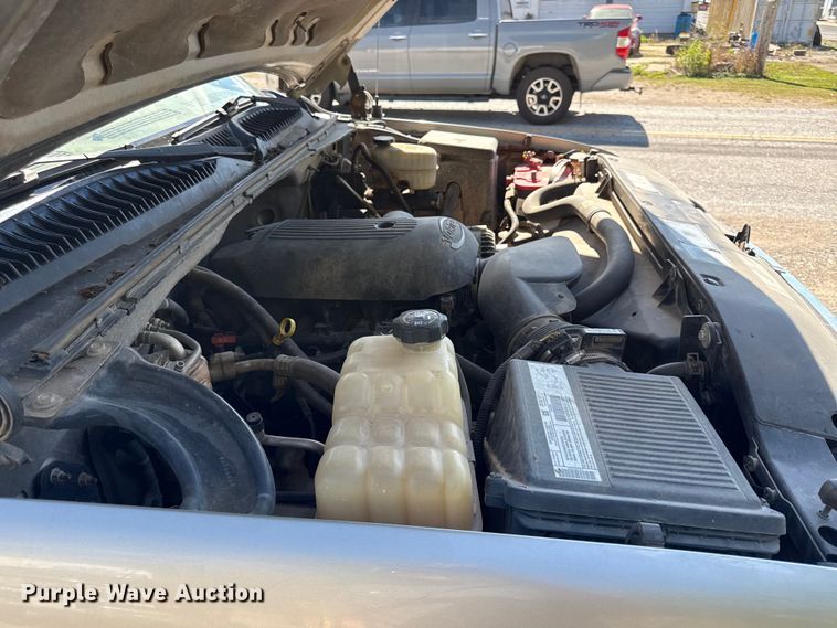 image for item DY8315 2003 GMC Sierra 2500HD pickup truck