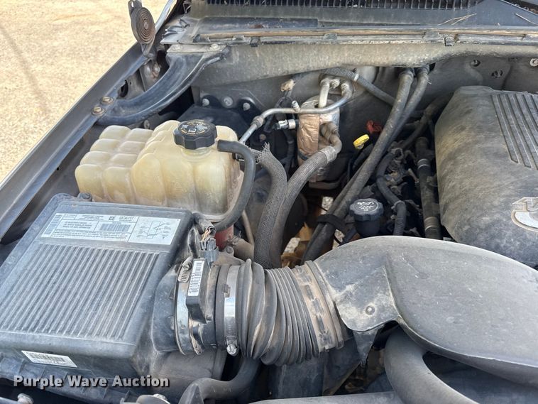 image for item DY8315 2003 GMC Sierra 2500HD pickup truck