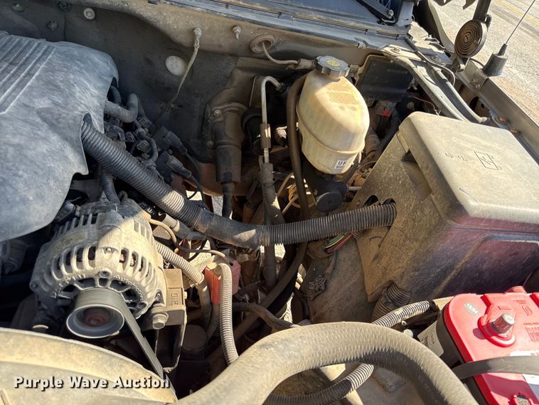 image for item DY8315 2003 GMC Sierra 2500HD pickup truck