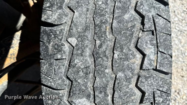 image for item DY8315 2003 GMC Sierra 2500HD pickup truck