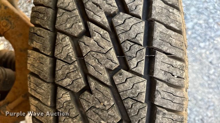 image for item DY8315 2003 GMC Sierra 2500HD pickup truck