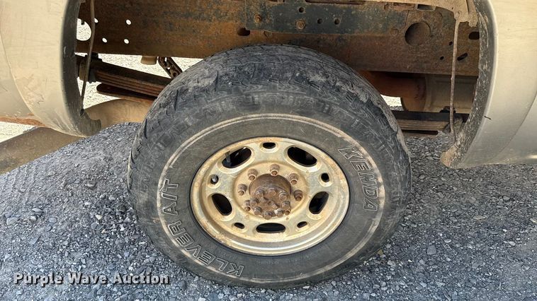 image for item DY8315 2003 GMC Sierra 2500HD pickup truck