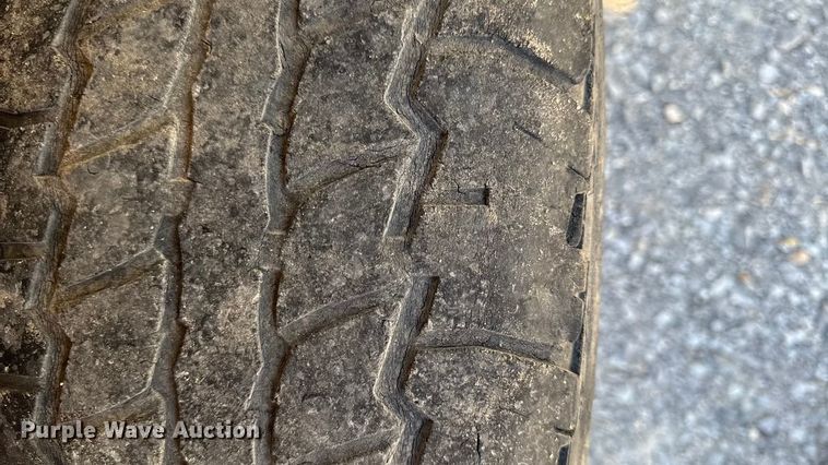 image for item DY8315 2003 GMC Sierra 2500HD pickup truck