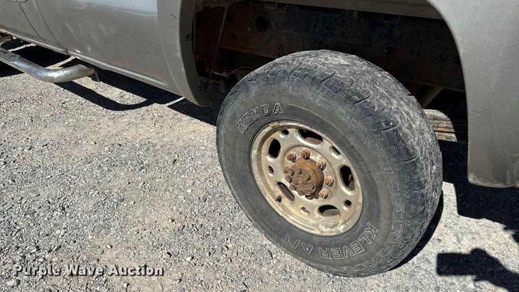 image for item DY8315 2003 GMC Sierra 2500HD pickup truck