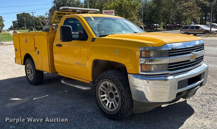 image for item DY8316 2015 Chevrolet Silverado 3500HD utility bed pickup truck