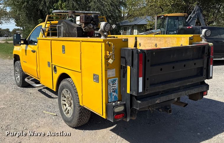 image for item DY8316 2015 Chevrolet Silverado 3500HD utility bed pickup truck