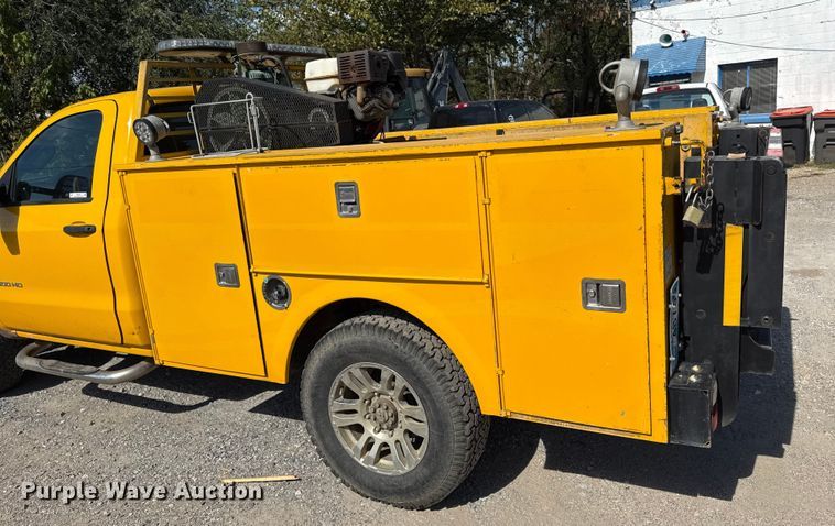 image for item DY8316 2015 Chevrolet Silverado 3500HD utility bed pickup truck