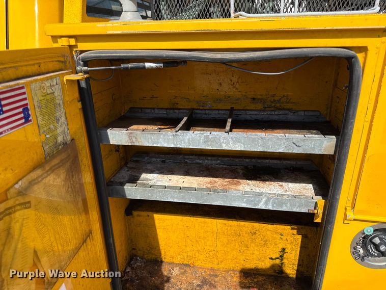 image for item DY8316 2015 Chevrolet Silverado 3500HD utility bed pickup truck