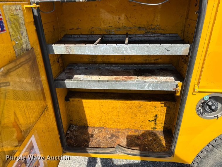 image for item DY8316 2015 Chevrolet Silverado 3500HD utility bed pickup truck