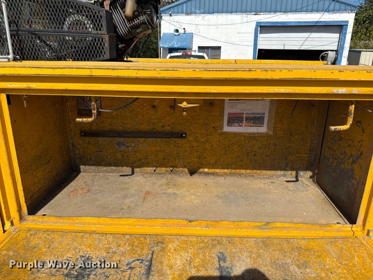 image for item DY8316 2015 Chevrolet Silverado 3500HD utility bed pickup truck