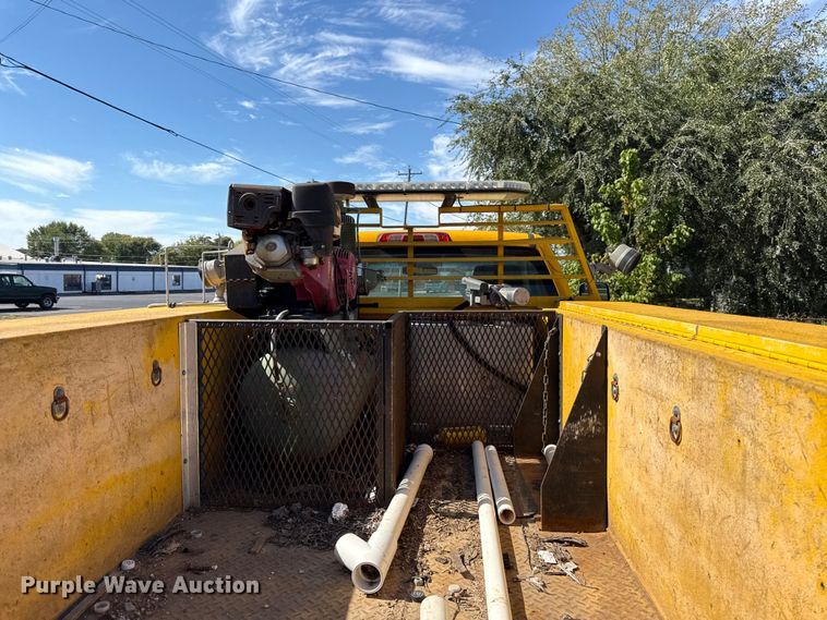 image for item DY8316 2015 Chevrolet Silverado 3500HD utility bed pickup truck