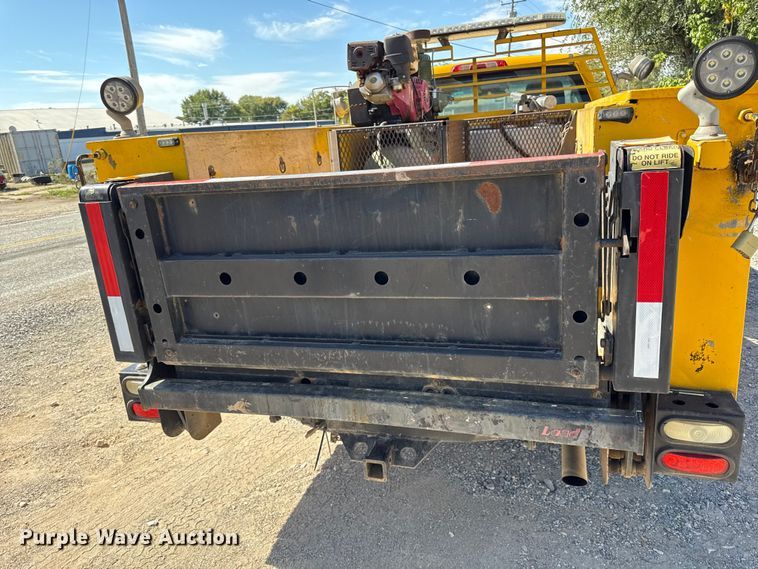 image for item DY8316 2015 Chevrolet Silverado 3500HD utility bed pickup truck