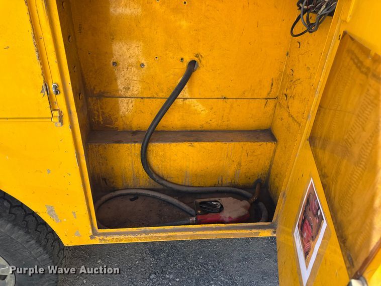 image for item DY8316 2015 Chevrolet Silverado 3500HD utility bed pickup truck