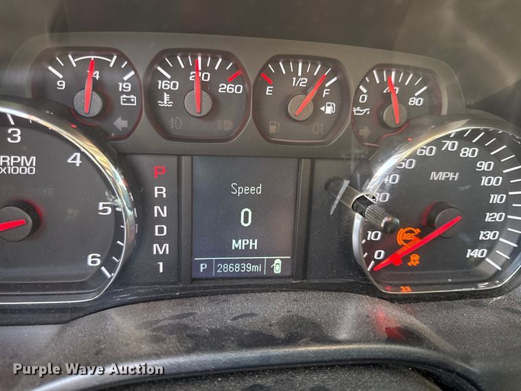 image for item DY8316 2015 Chevrolet Silverado 3500HD utility bed pickup truck