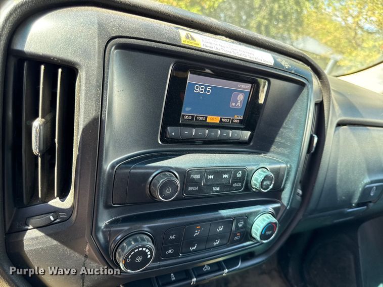 image for item DY8316 2015 Chevrolet Silverado 3500HD utility bed pickup truck