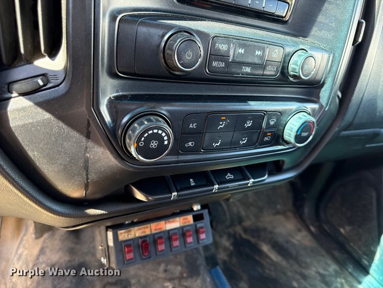 image for item DY8316 2015 Chevrolet Silverado 3500HD utility bed pickup truck