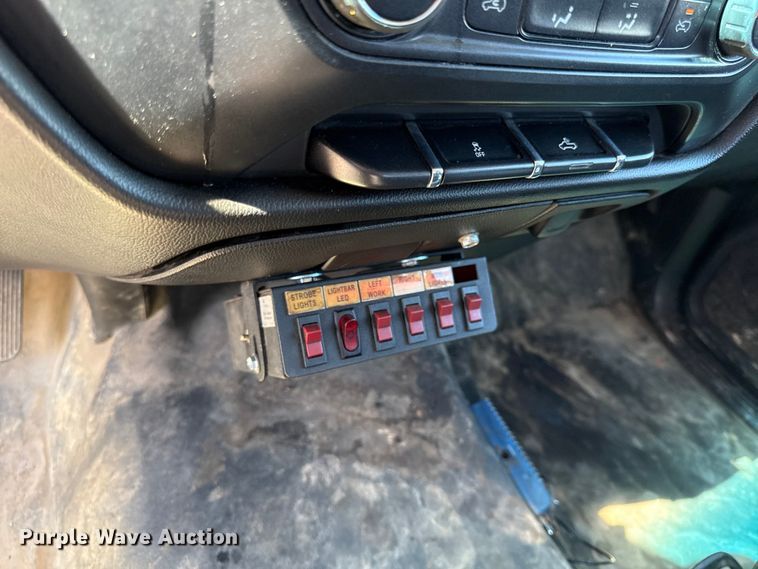 image for item DY8316 2015 Chevrolet Silverado 3500HD utility bed pickup truck