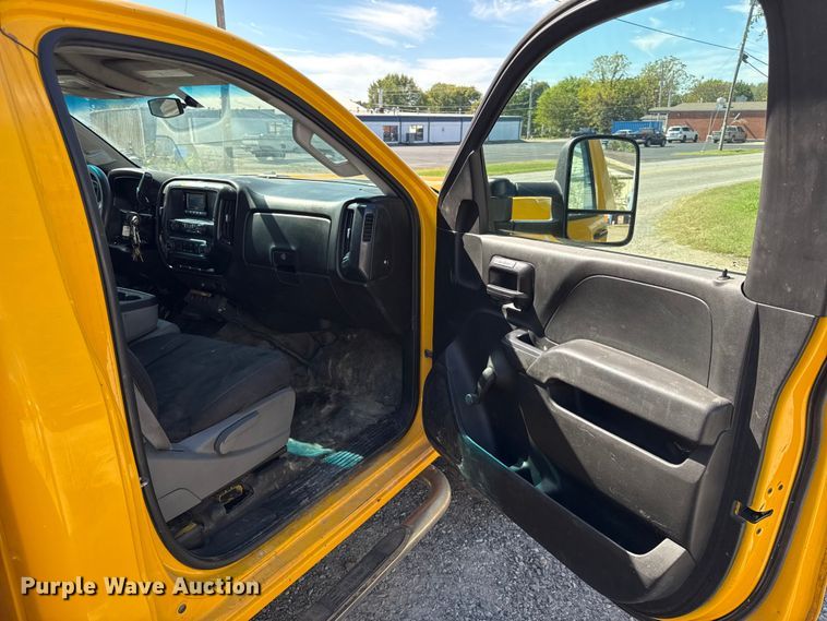 image for item DY8316 2015 Chevrolet Silverado 3500HD utility bed pickup truck