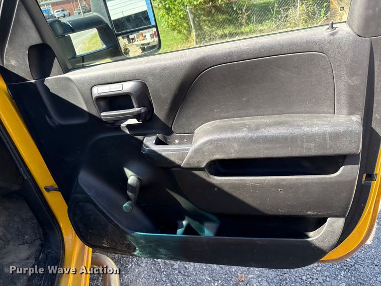 image for item DY8316 2015 Chevrolet Silverado 3500HD utility bed pickup truck