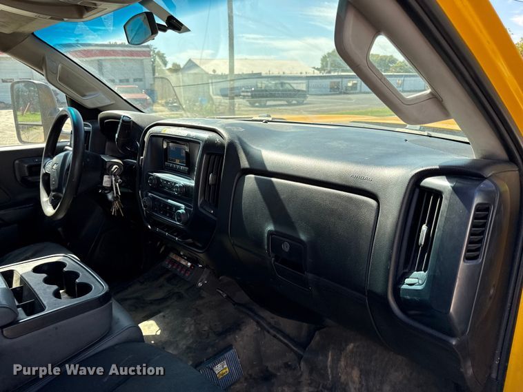 image for item DY8316 2015 Chevrolet Silverado 3500HD utility bed pickup truck