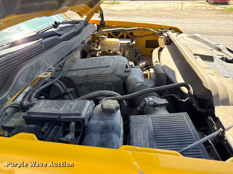 image for item DY8316 2015 Chevrolet Silverado 3500HD utility bed pickup truck