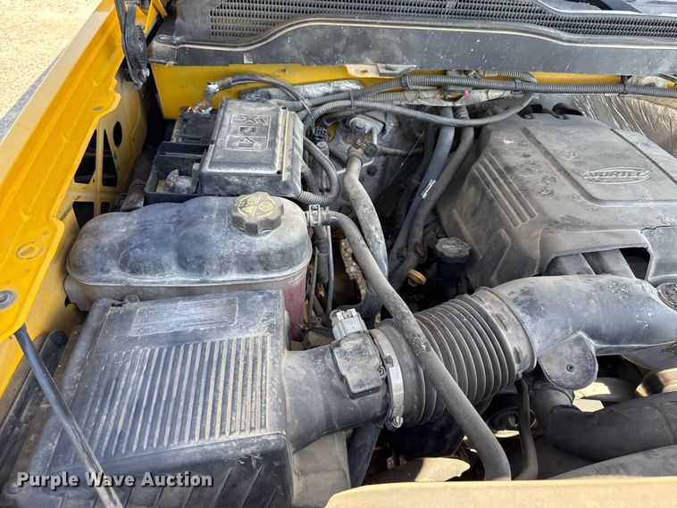 image for item DY8316 2015 Chevrolet Silverado 3500HD utility bed pickup truck