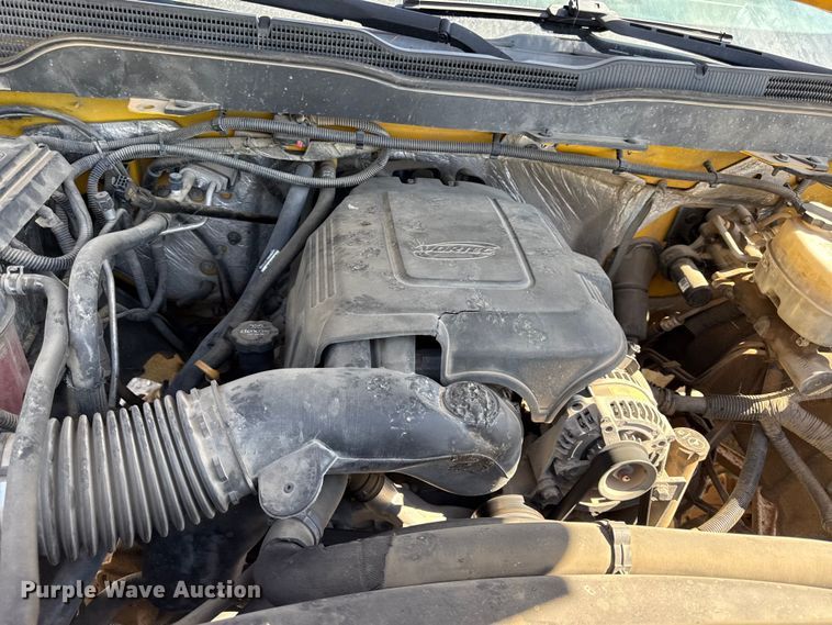 image for item DY8316 2015 Chevrolet Silverado 3500HD utility bed pickup truck