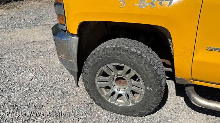 image for item DY8316 2015 Chevrolet Silverado 3500HD utility bed pickup truck