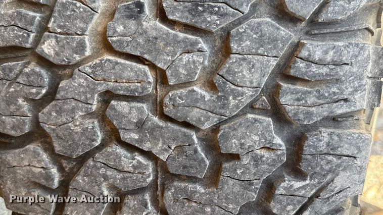 image for item DY8316 2015 Chevrolet Silverado 3500HD utility bed pickup truck