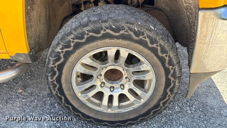 image for item DY8316 2015 Chevrolet Silverado 3500HD utility bed pickup truck