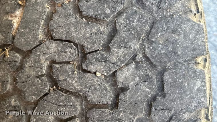 image for item DY8316 2015 Chevrolet Silverado 3500HD utility bed pickup truck