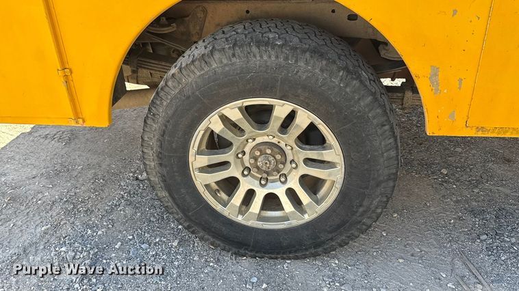 image for item DY8316 2015 Chevrolet Silverado 3500HD utility bed pickup truck