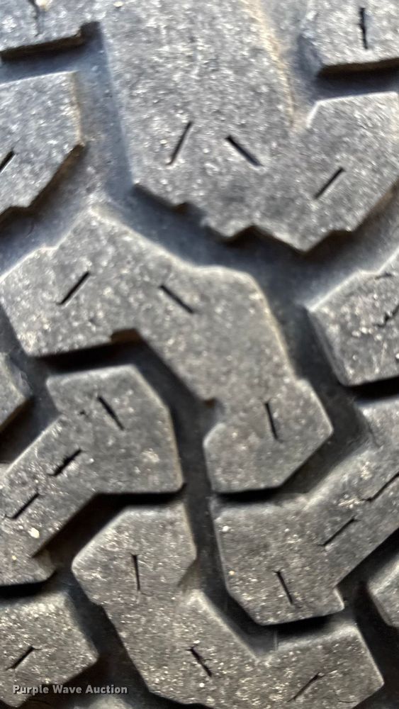 image for item DY8316 2015 Chevrolet Silverado 3500HD utility bed pickup truck